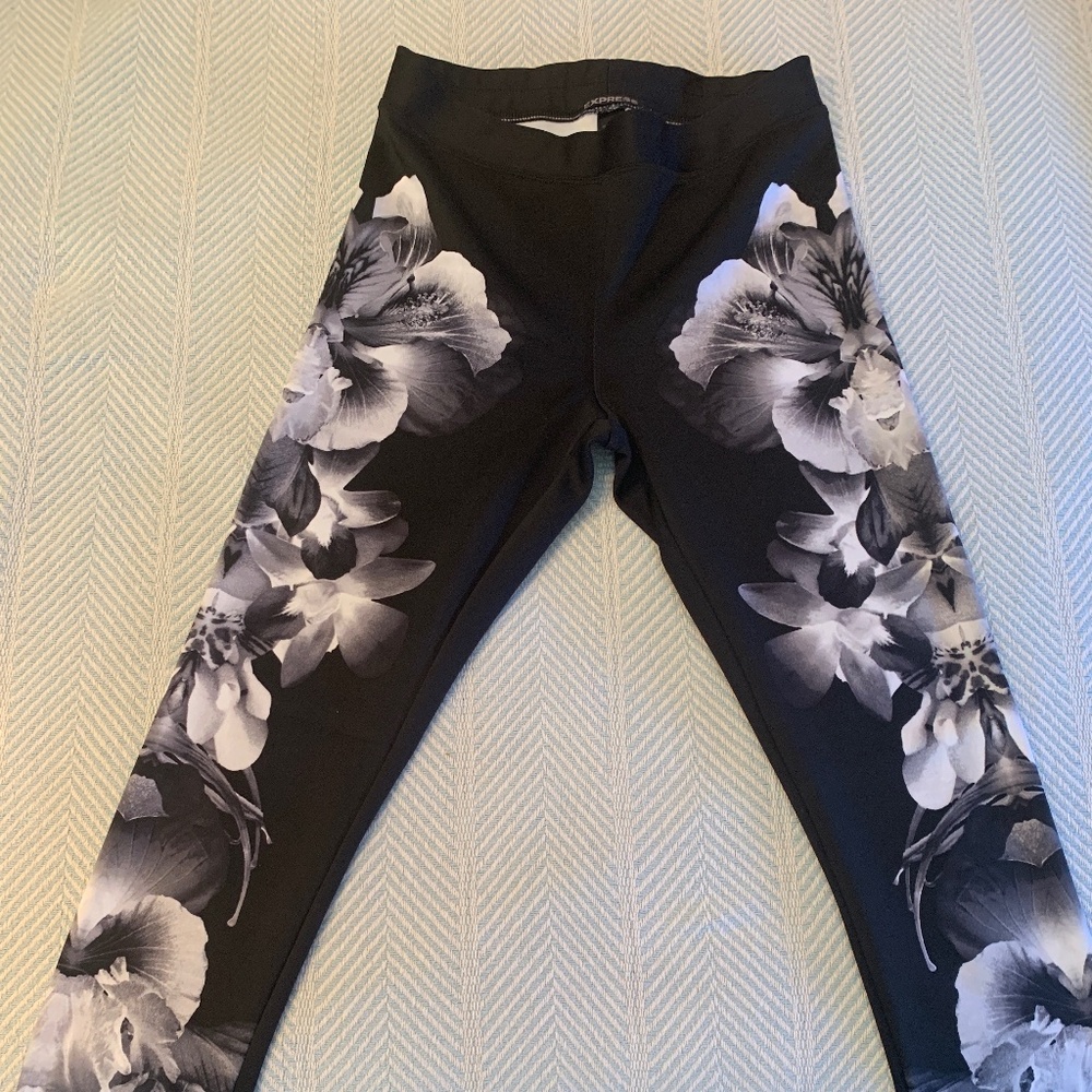 978 - Express Floral Leggings